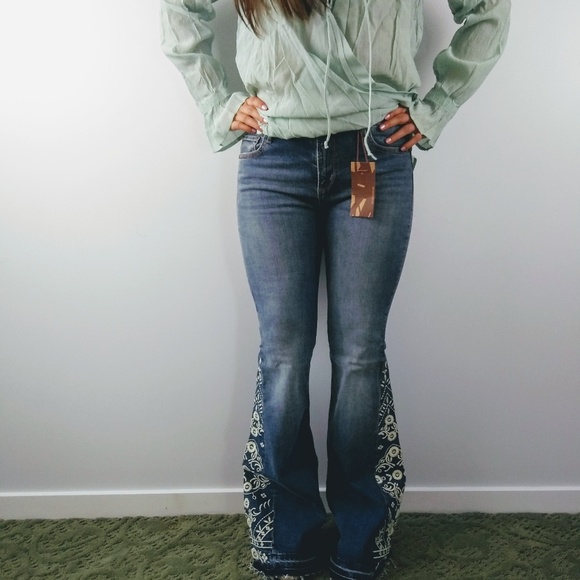 ♥️LAST FEW♥️🌿DRIFTWOOD BELL BOTTOM JEANS🌿 - Picture 2 of 6